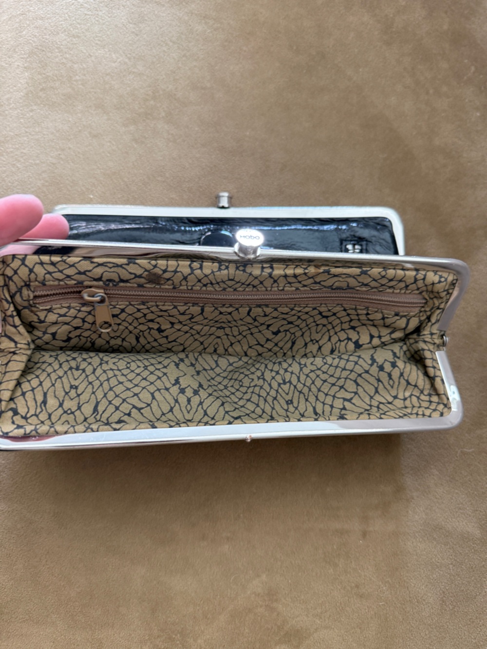 Hobo Lauren Wallet Clutch Black Patent Leather with Silver Hardware Mint Cond - Picture 7 of 9
